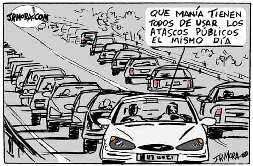 Atascos de 49 kilómetros en el puente del Pilar 0