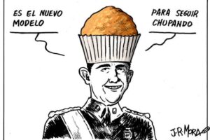 Felipe VI se prueba la corona