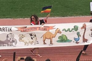 Tres estudiantes detenidos por unas pancartas que "insultan" a Erdogan