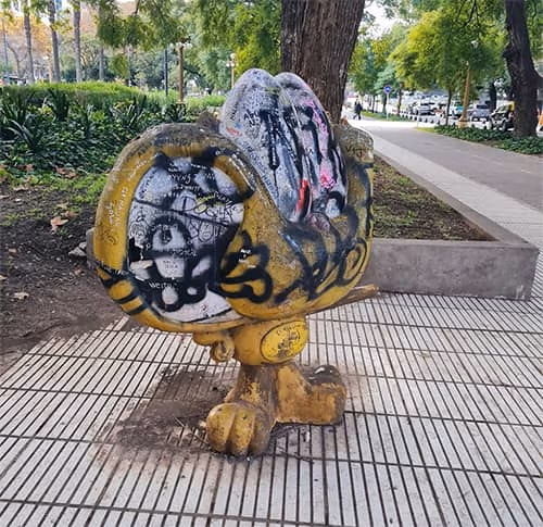 Gaturro, el personaje más vapuleado del Paseo de la Historieta