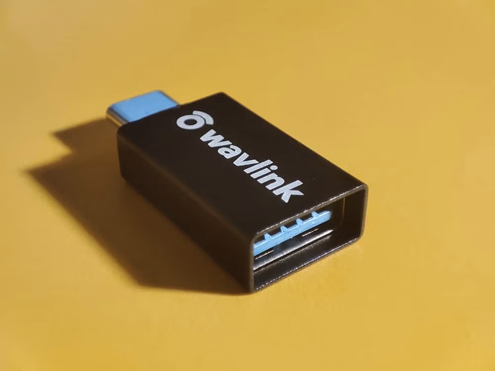 Viene con un convertidor USB tipo A a tipo C 3.0 Viene con un convertidor USB tipo A a tipo C 3.0