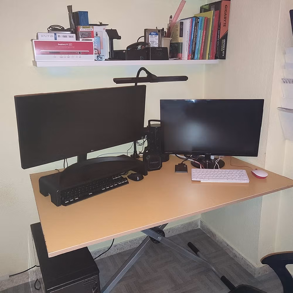 Invision MX200, pöytämonitorin kiinnike 58