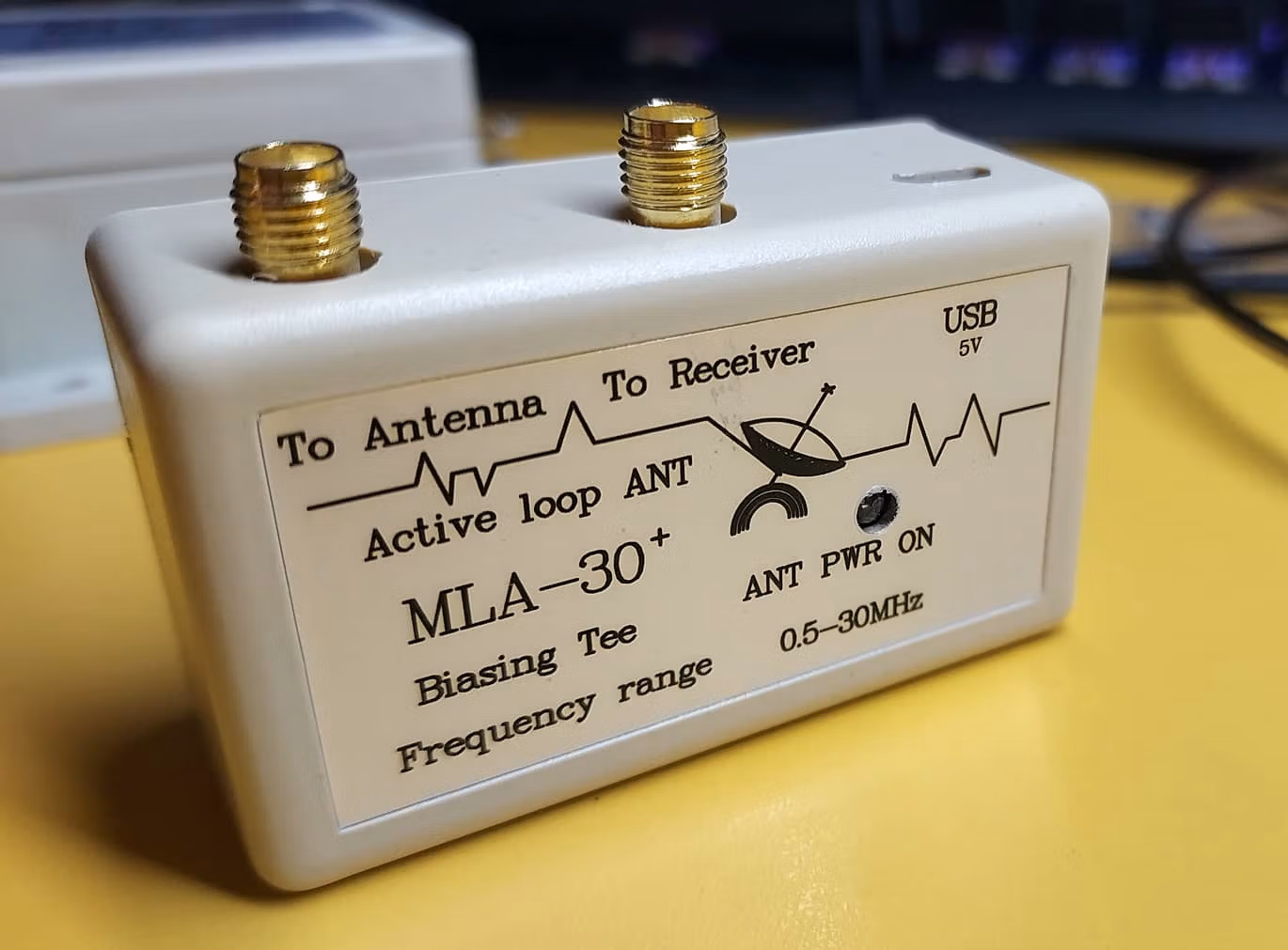 Antenna hoạt động Megaloop MLA-30+ 10