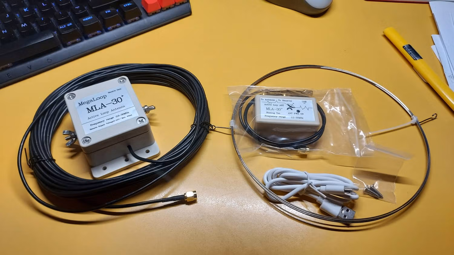 Antenna hoạt động Megaloop MLA-30+ 1