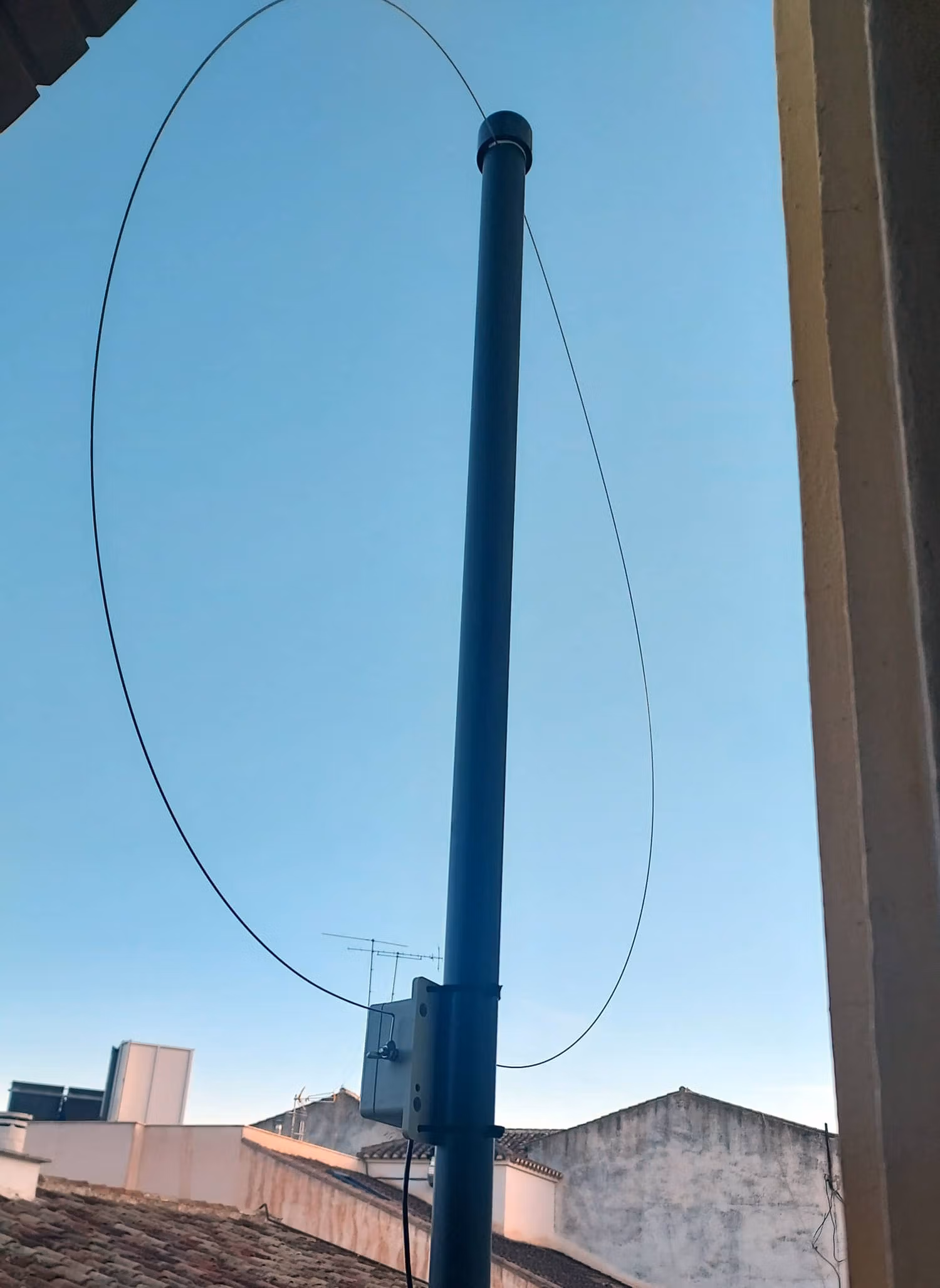 Antenna hoạt động Megaloop MLA-30+ 19