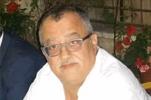 Asesinan al escritor jordano Nahed Hattar frente al tribunal donde se le juzgaba por difundir una viñeta