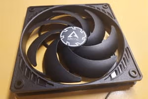 ARCTIC P12 Slim PWM PST ventilátory - 120 mm